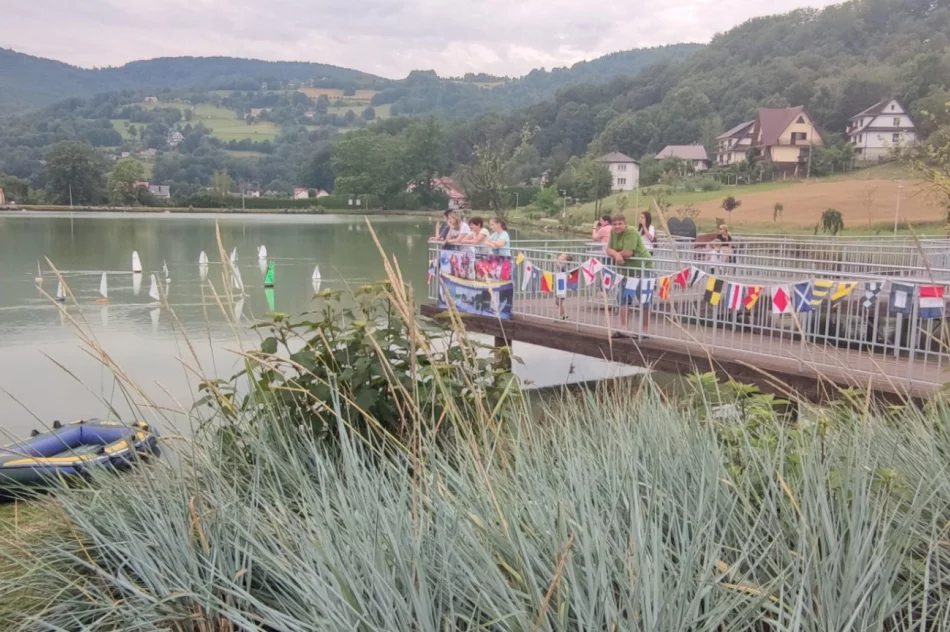 Zorganizowano regaty na stawie rekreacyjnym - zdjęcie 3