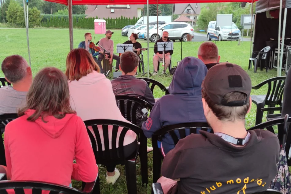 Zorganizowano regaty na stawie rekreacyjnym - zdjęcie 5