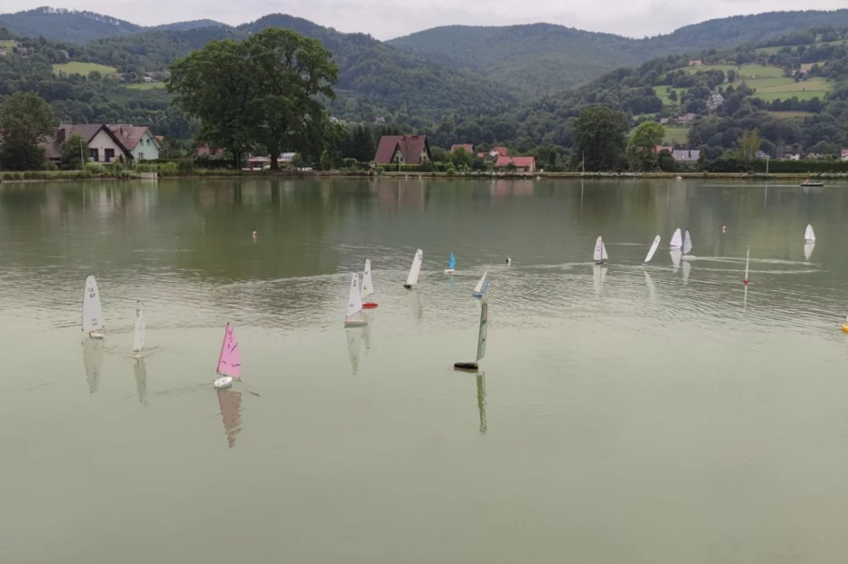 Zorganizowano regaty na stawie rekreacyjnym - zdjęcie 9