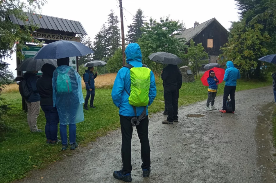 Wędrowali wojennymi śladami - zdjęcie 7