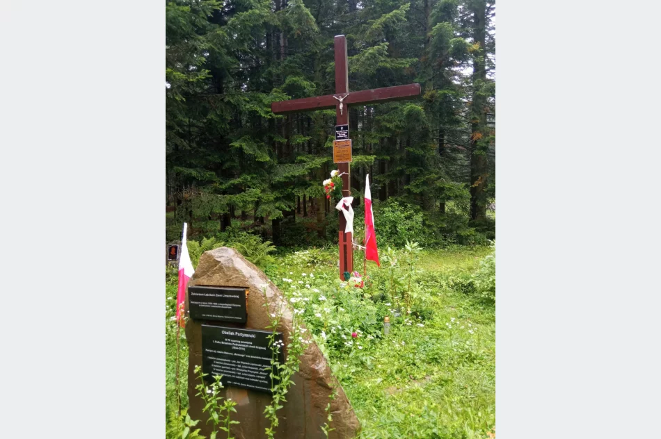 Wędrowali wojennymi śladami - zdjęcie 13