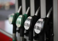 Paliwa potaniały o kilkanaście groszy na litrze - zdjęcie główne