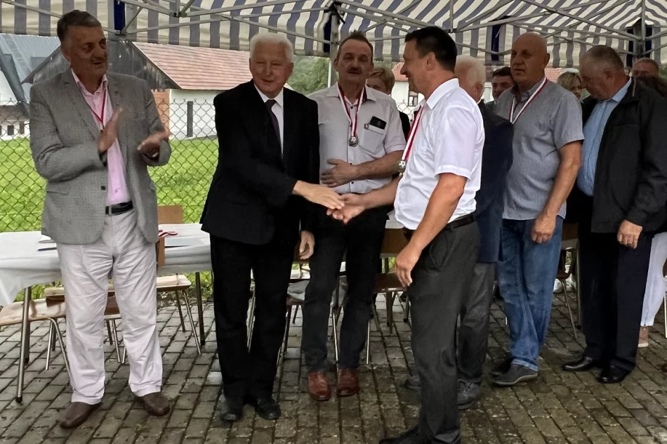 Olszówka świętowała awans piłkarzy do klasy”A” - zdjęcie 2