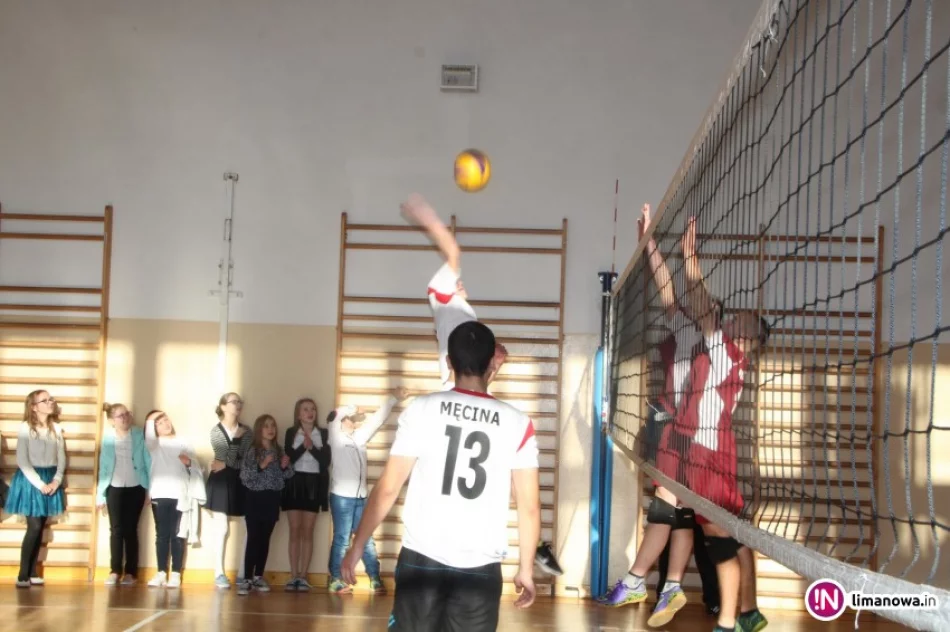 Gimnazjaliści z Pisarzowej najlepsi w piłce siatkowej! - zdjęcie 3