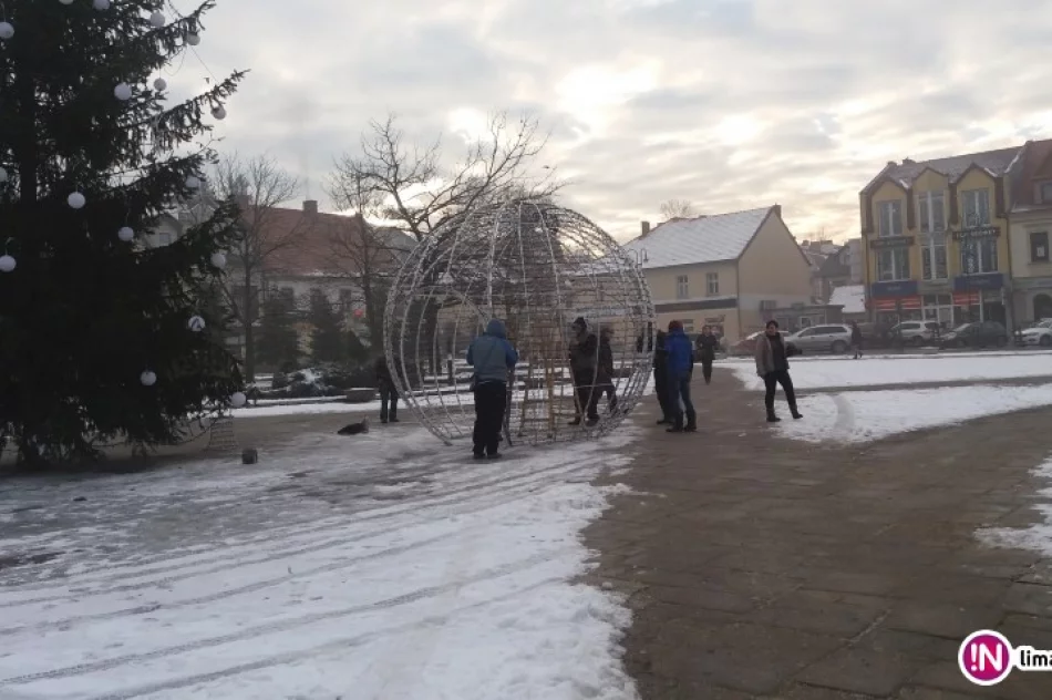 Świecąca bombka na limanowskim rynku - zdjęcie 4