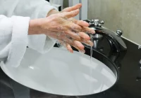 Polacy bywają na bakier z higieną, choć zaczęli dbać o czystość rąk - zdjęcie główne