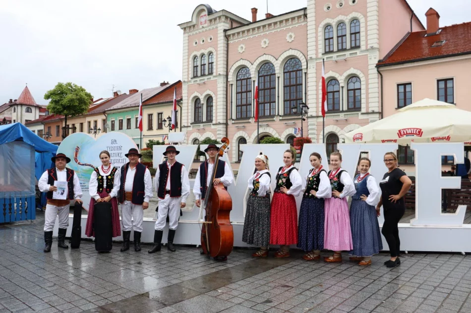 III miejsce i wyróżnienie dla Zespołu „Limanowianie” na Festiwalu Folkloru Górali Polskich - zdjęcie 4
