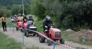 Charytatywnie ścigali się na... kosiarkach - zdjęcie 2