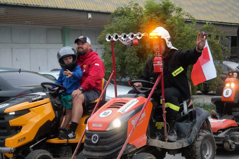 Charytatywnie ścigali się na... kosiarkach - zdjęcie 4