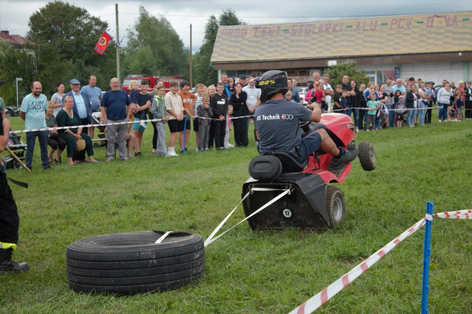 Charytatywnie ścigali się na... kosiarkach - zdjęcie 5