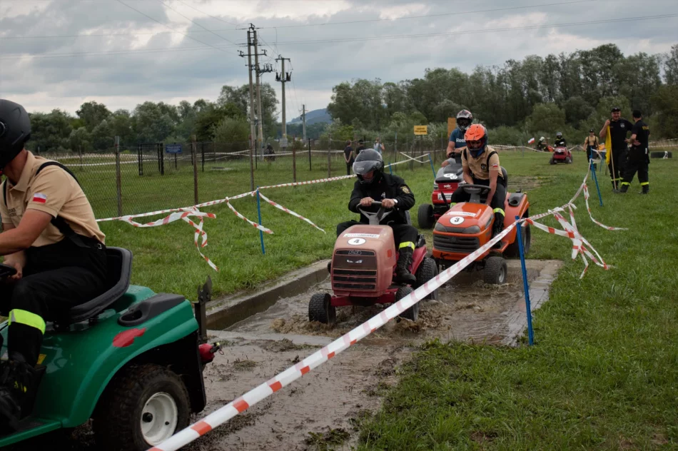 Charytatywnie ścigali się na... kosiarkach - zdjęcie 8