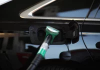 Cena benzyny 95 cena spadła o 33 gr/l, poniżej 7 zł - zdjęcie główne