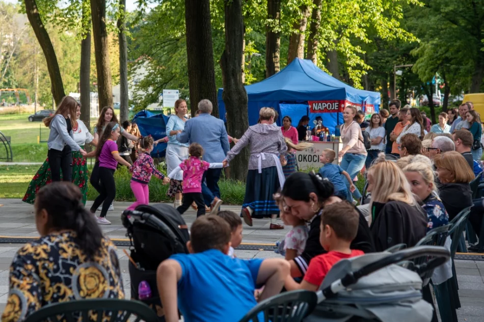 Zwyciężyły gospodynie z Męciny - zdjęcie 13