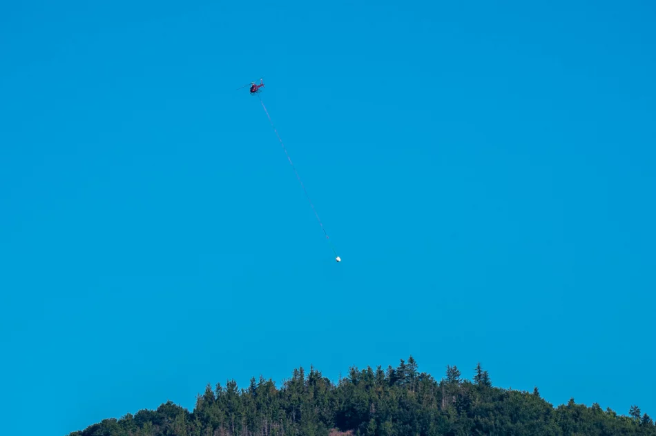 Budowa wieży na Mogielicy - transport materiałów śmigłowcem - zdjęcie 3