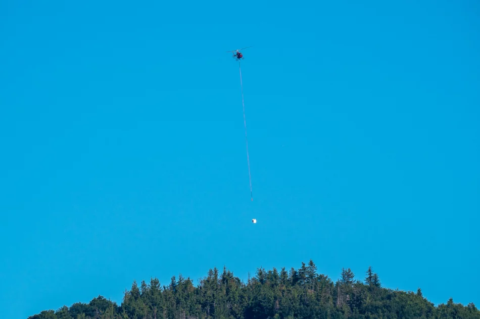 Budowa wieży na Mogielicy - transport materiałów śmigłowcem - zdjęcie 4