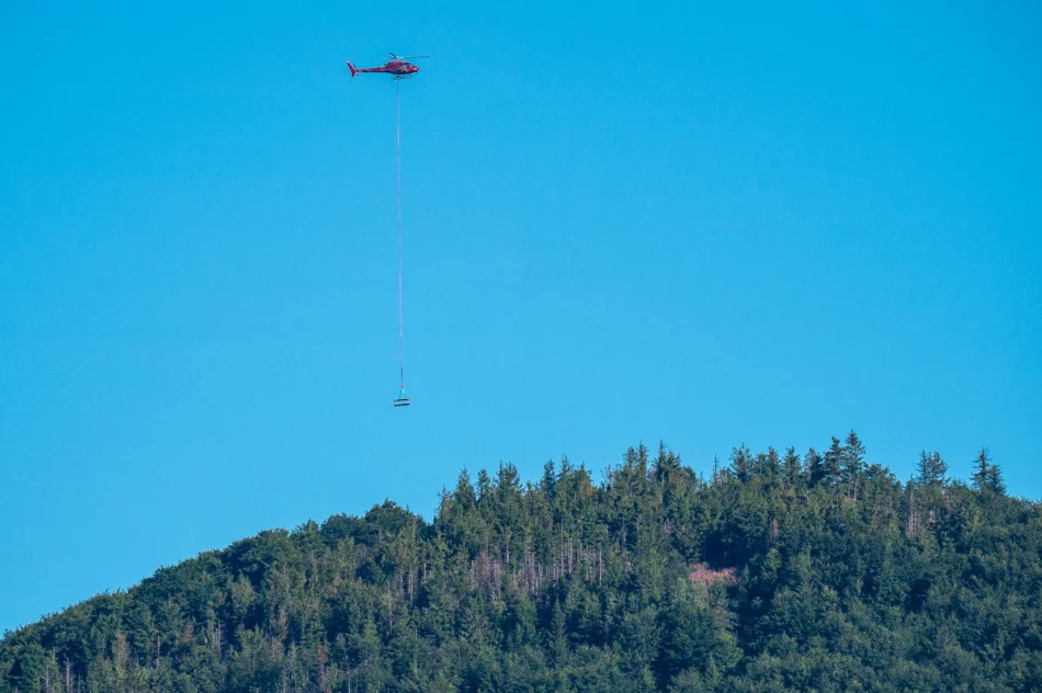 Budowa wieży na Mogielicy - transport materiałów śmigłowcem - zdjęcie 10