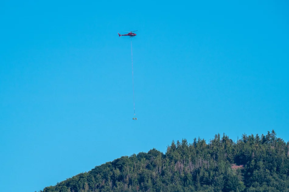 Budowa wieży na Mogielicy - transport materiałów śmigłowcem - zdjęcie 12