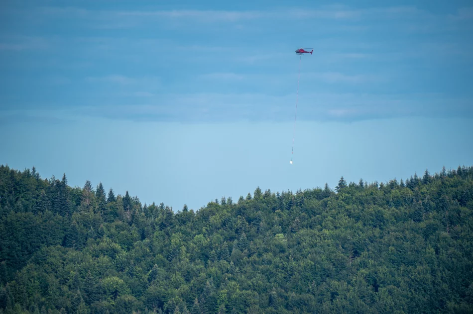 Budowa wieży na Mogielicy - transport materiałów śmigłowcem - zdjęcie 13
