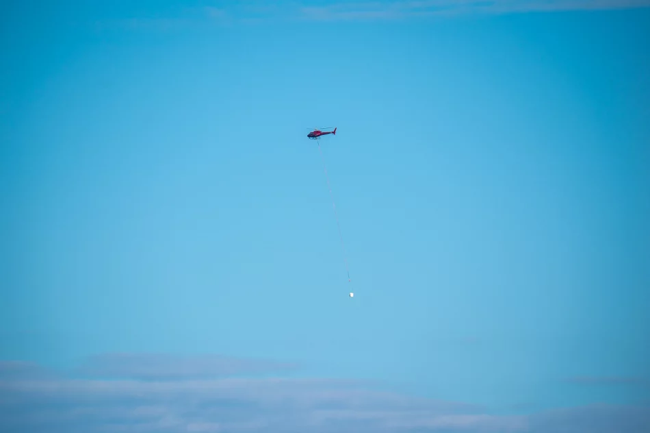 Budowa wieży na Mogielicy - transport materiałów śmigłowcem - zdjęcie 14