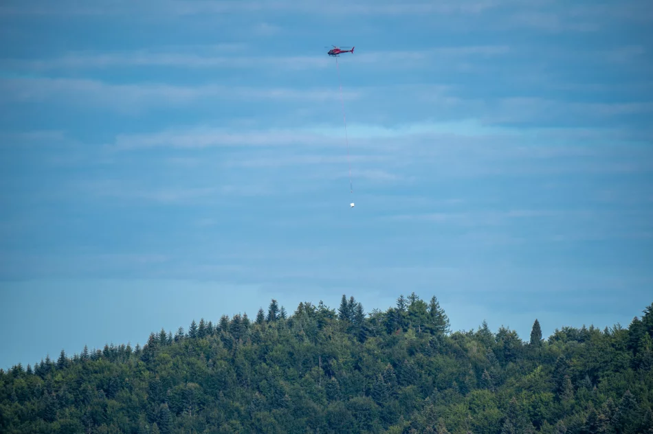 Budowa wieży na Mogielicy - transport materiałów śmigłowcem - zdjęcie 15