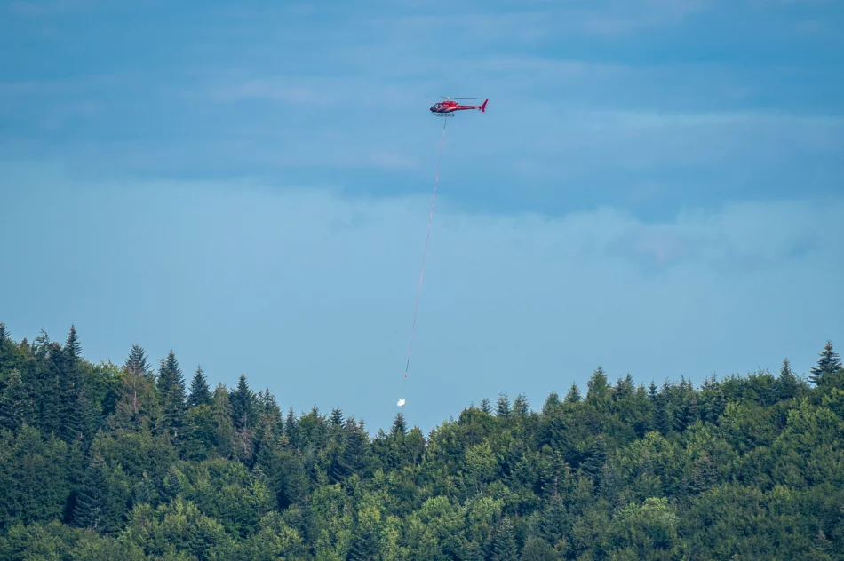 Budowa wieży na Mogielicy - transport materiałów śmigłowcem - zdjęcie 19