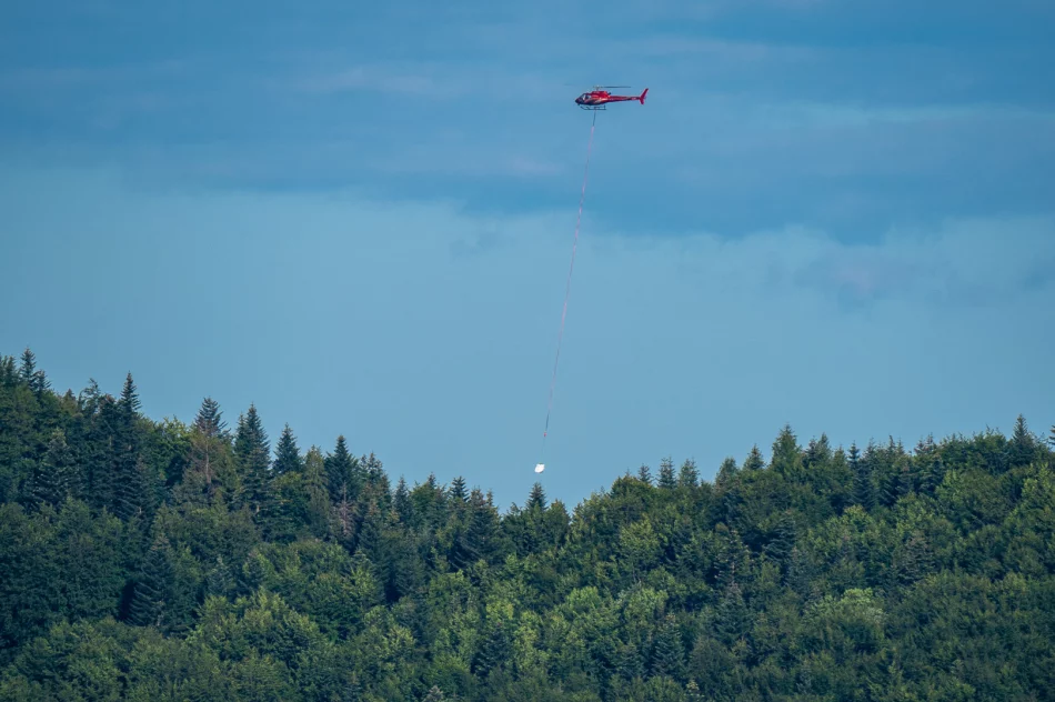Budowa wieży na Mogielicy - transport materiałów śmigłowcem - zdjęcie 20