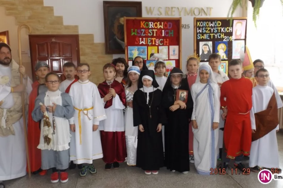 Korowód Wszystkich Świętych w Zespole Szkół w Pasierbcu - zdjęcie 2