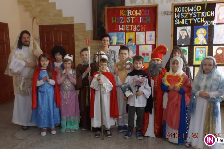 Korowód Wszystkich Świętych w Zespole Szkół w Pasierbcu - zdjęcie 4