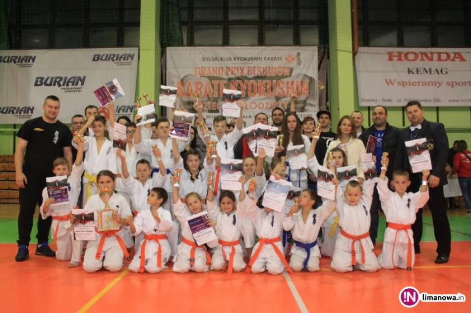 18 medali na Grand Prix Beskidów oraz III miejsce drużynowo dla limanowskich karateków! - zdjęcie 2