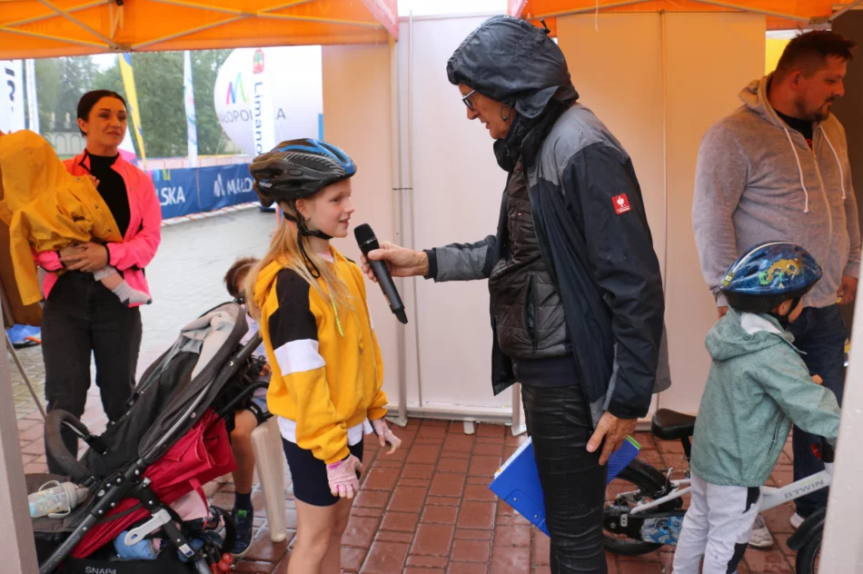 Pogoda nie odstraszyła młodych kolarzy – uczestników Mini Wyścigu Henryka Łasaka - zdjęcie 5