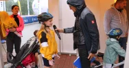 Pogoda nie odstraszyła młodych kolarzy – uczestników Mini Wyścigu Henryka Łasaka - zdjęcie 5