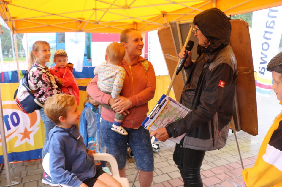 Pogoda nie odstraszyła młodych kolarzy – uczestników Mini Wyścigu Henryka Łasaka - zdjęcie 9