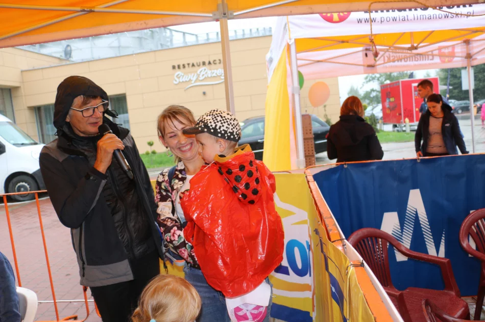 Pogoda nie odstraszyła młodych kolarzy – uczestników Mini Wyścigu Henryka Łasaka - zdjęcie 10