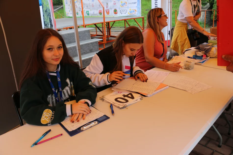 Pogoda nie odstraszyła młodych kolarzy – uczestników Mini Wyścigu Henryka Łasaka - zdjęcie 13