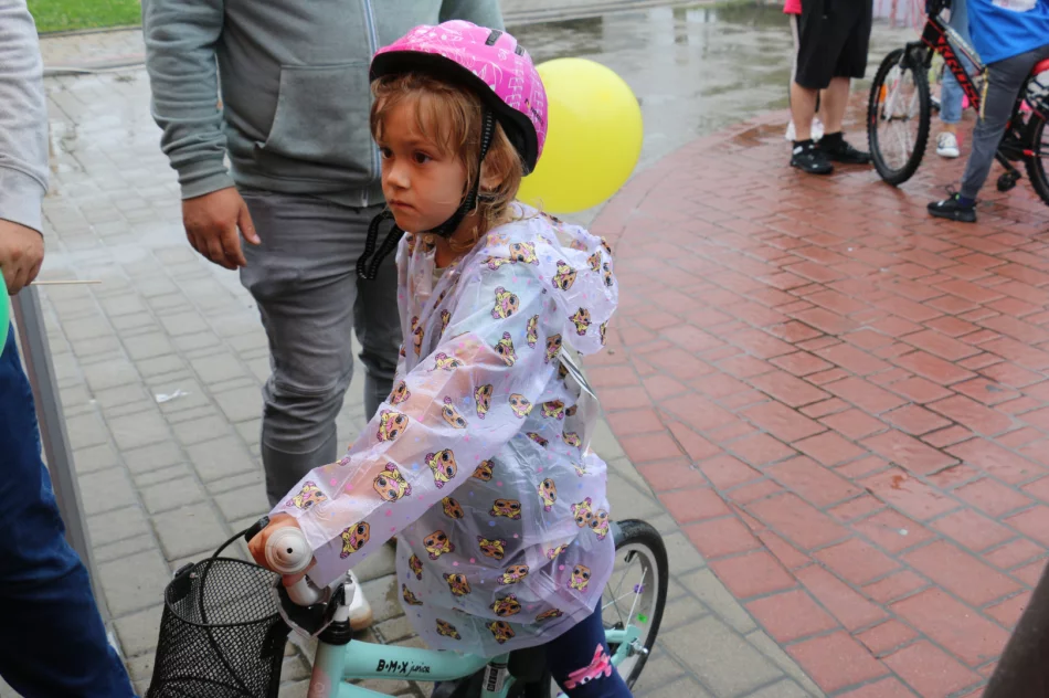 Pogoda nie odstraszyła młodych kolarzy – uczestników Mini Wyścigu Henryka Łasaka - zdjęcie 16