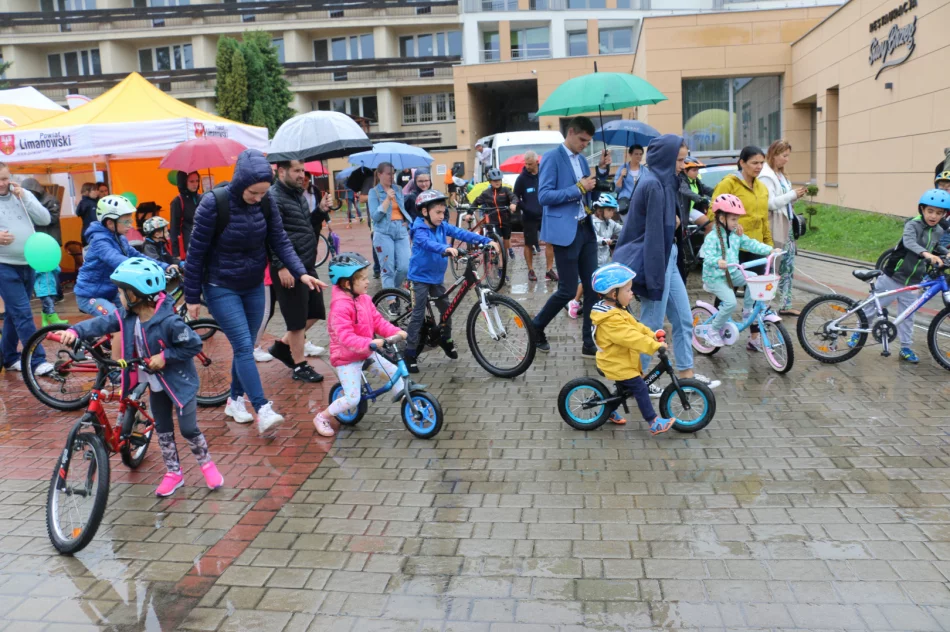 Pogoda nie odstraszyła młodych kolarzy – uczestników Mini Wyścigu Henryka Łasaka - zdjęcie 17