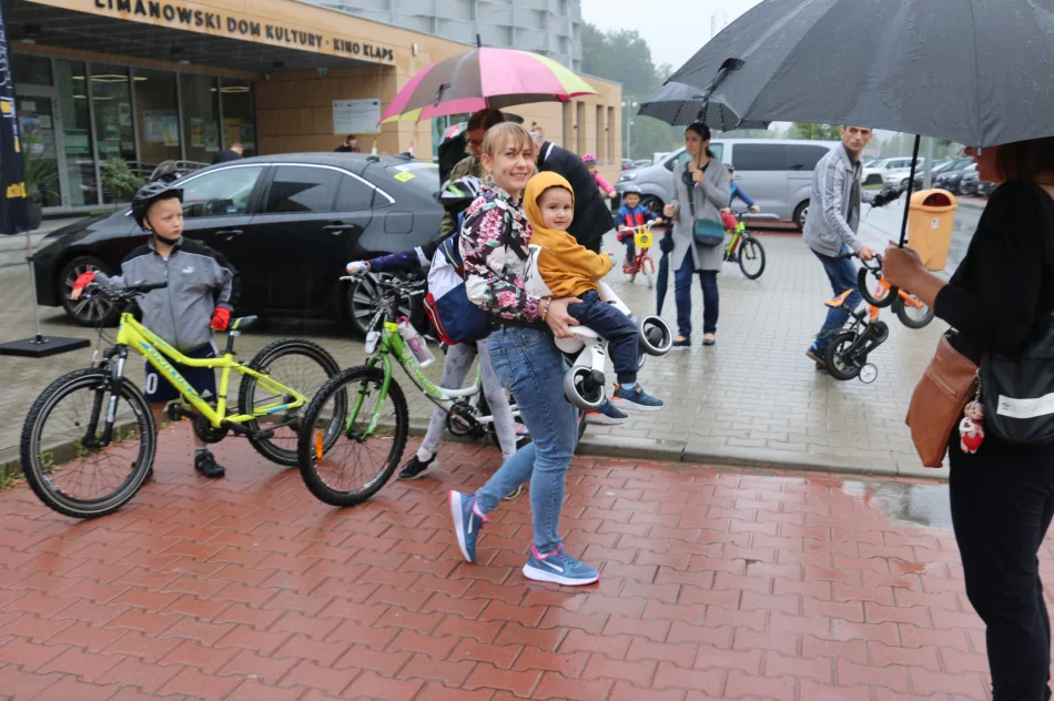 Pogoda nie odstraszyła młodych kolarzy – uczestników Mini Wyścigu Henryka Łasaka - zdjęcie 18