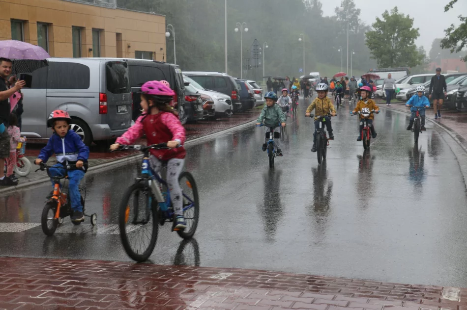 Pogoda nie odstraszyła młodych kolarzy - zdjęcie 3
