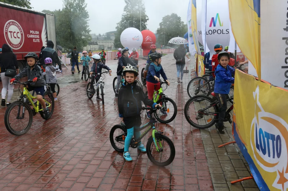 Pogoda nie odstraszyła młodych kolarzy - zdjęcie 8
