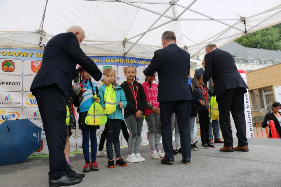 Pogoda nie odstraszyła młodych kolarzy - zdjęcie 10