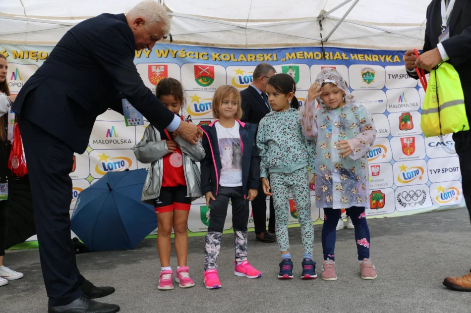 Pogoda nie odstraszyła młodych kolarzy - zdjęcie 11