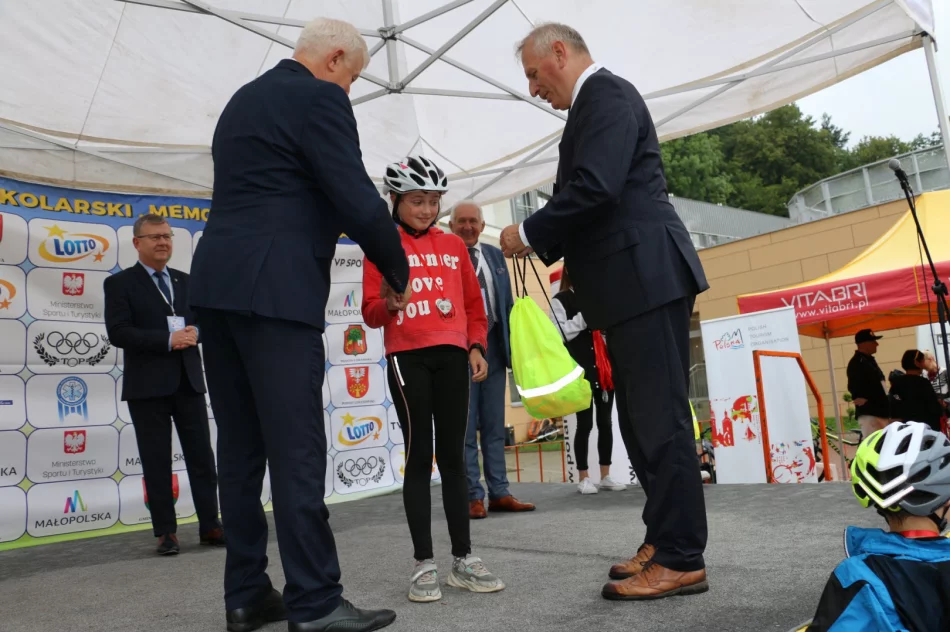 Pogoda nie odstraszyła młodych kolarzy - zdjęcie 15