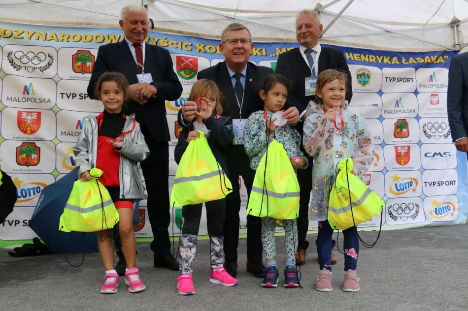 Pogoda nie odstraszyła młodych kolarzy - zdjęcie 17