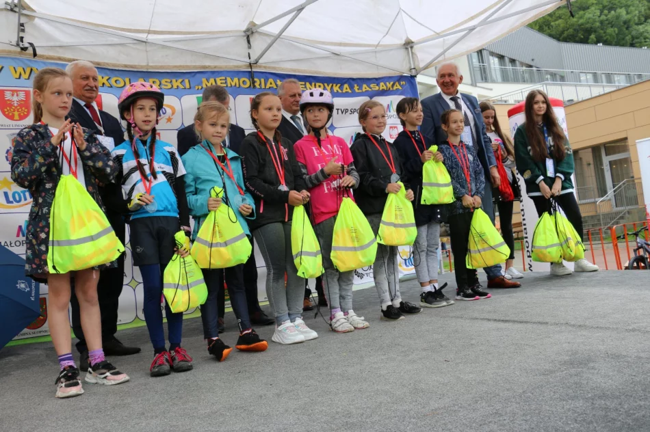 Pogoda nie odstraszyła młodych kolarzy - zdjęcie 18