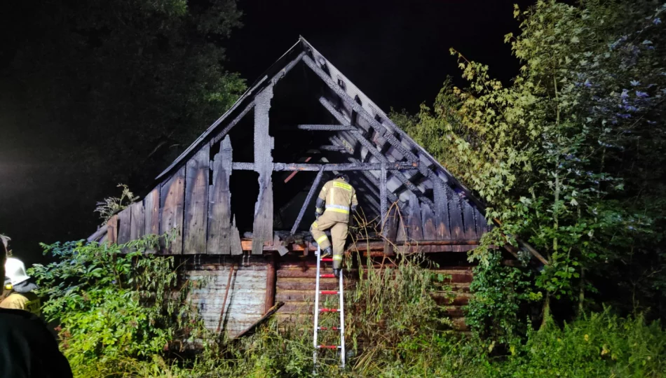 Pożar starego, drewnianego budynku - zdjęcie 1