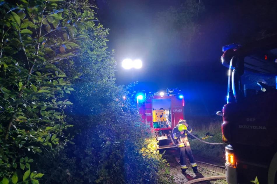 Pożar starego, drewnianego budynku - zdjęcie 2