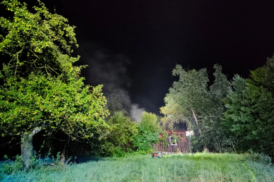 Pożar starego, drewnianego budynku - zdjęcie 3