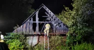 Pożar starego, drewnianego budynku - zdjęcie 4