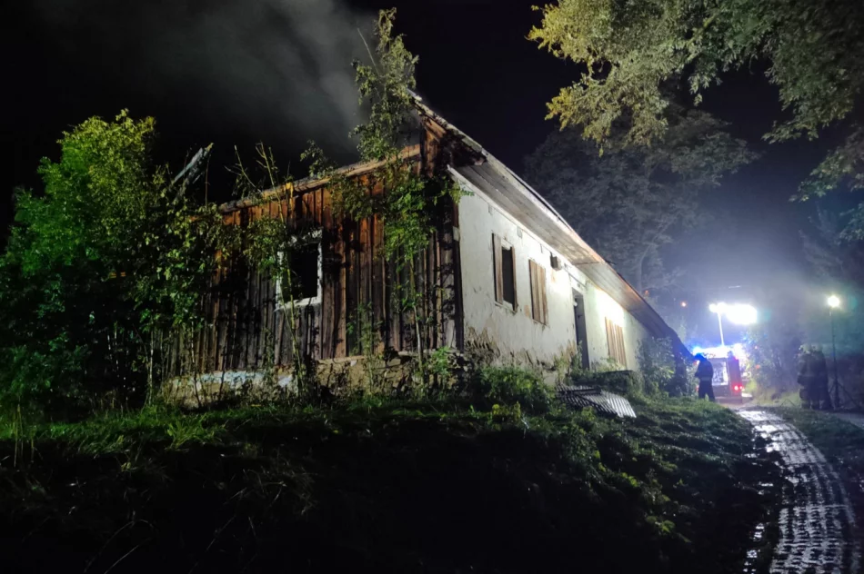 Pożar starego, drewnianego budynku - zdjęcie 5