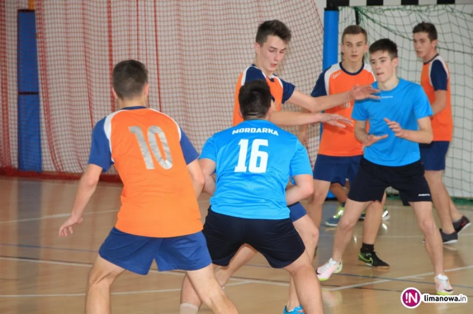 Gimnazjalisci ze Starej Wsi I Mistrzami Gminy w Koszykówce! - zdjęcie 2